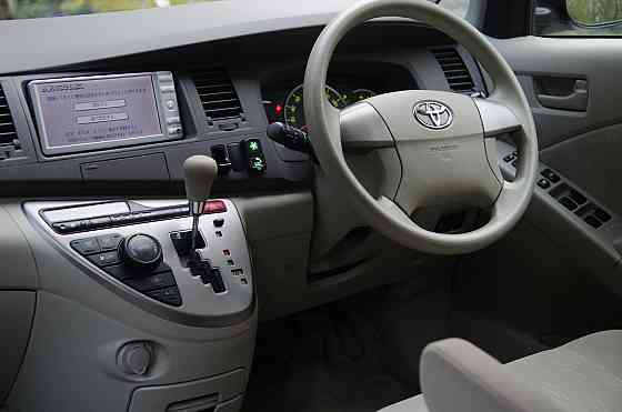 Продам Toyota Isis Новосибирск