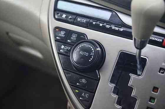 Продам Toyota Isis Новосибирск