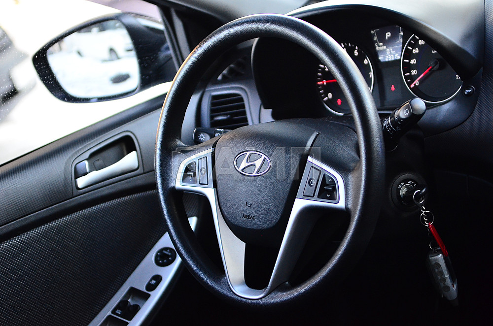 Продам Hyundai Solaris Новосибирск - изображение 6