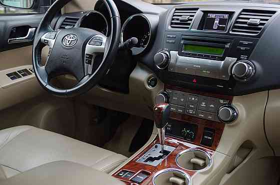 Продам Toyota Highlander Новосибирск