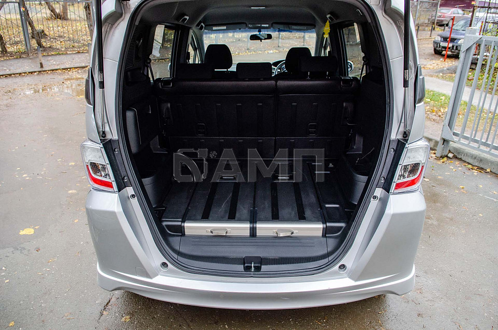 Продам Honda Freed Spike Новосибирск - изображение 4