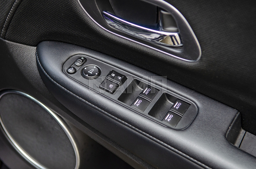 Продам Honda Vezel Новосибирск - изображение 8