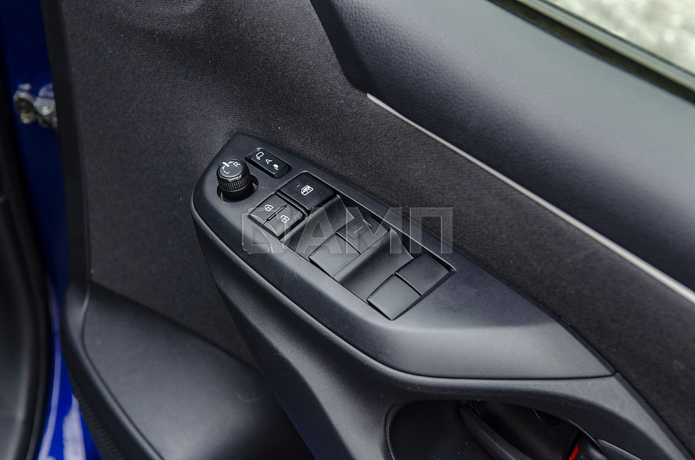 Продам Toyota Yaris Новосибирск - изображение 5