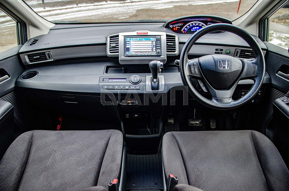 Продам Honda Freed Новосибирск - изображение 3