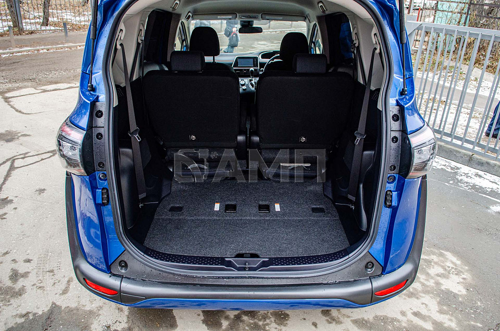 Продам Toyota Sienta Новосибирск - изображение 5