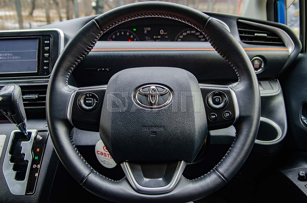 Продам Toyota Sienta Новосибирск - изображение 3