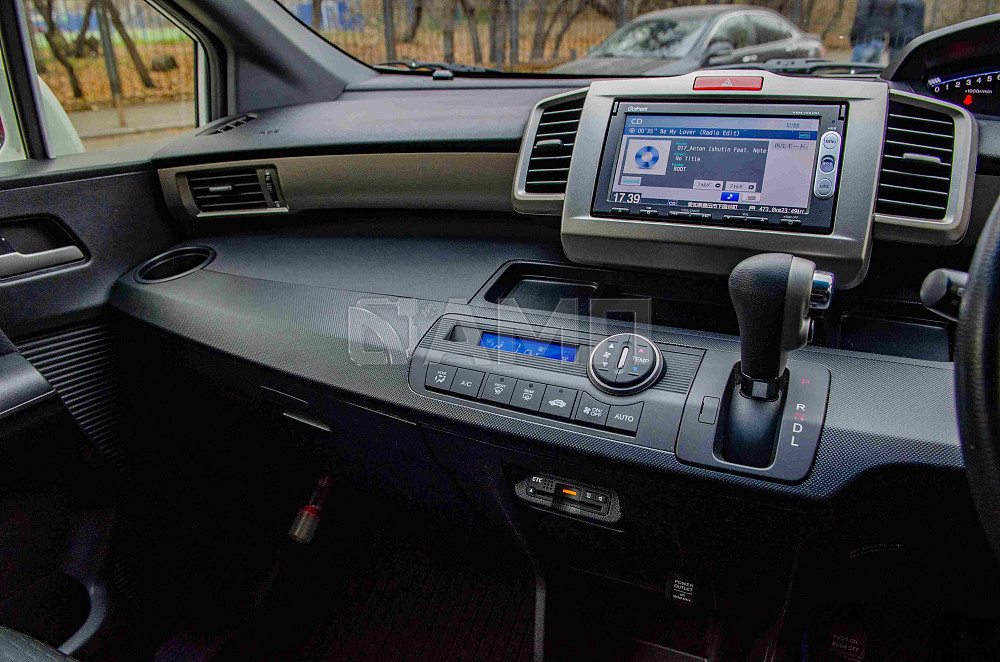 Продам Honda Freed Spike Новосибирск - изображение 5