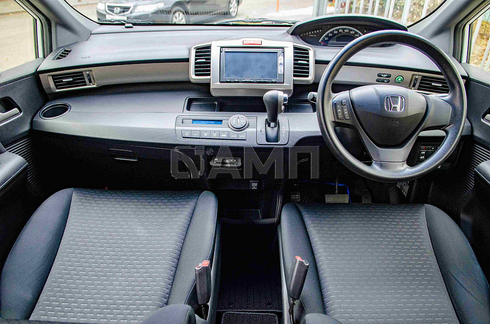 Продам Honda Freed Spike Новосибирск - изображение 3