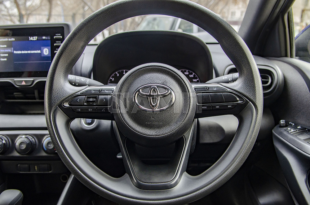 Продам Toyota Yaris Новосибирск - изображение 6