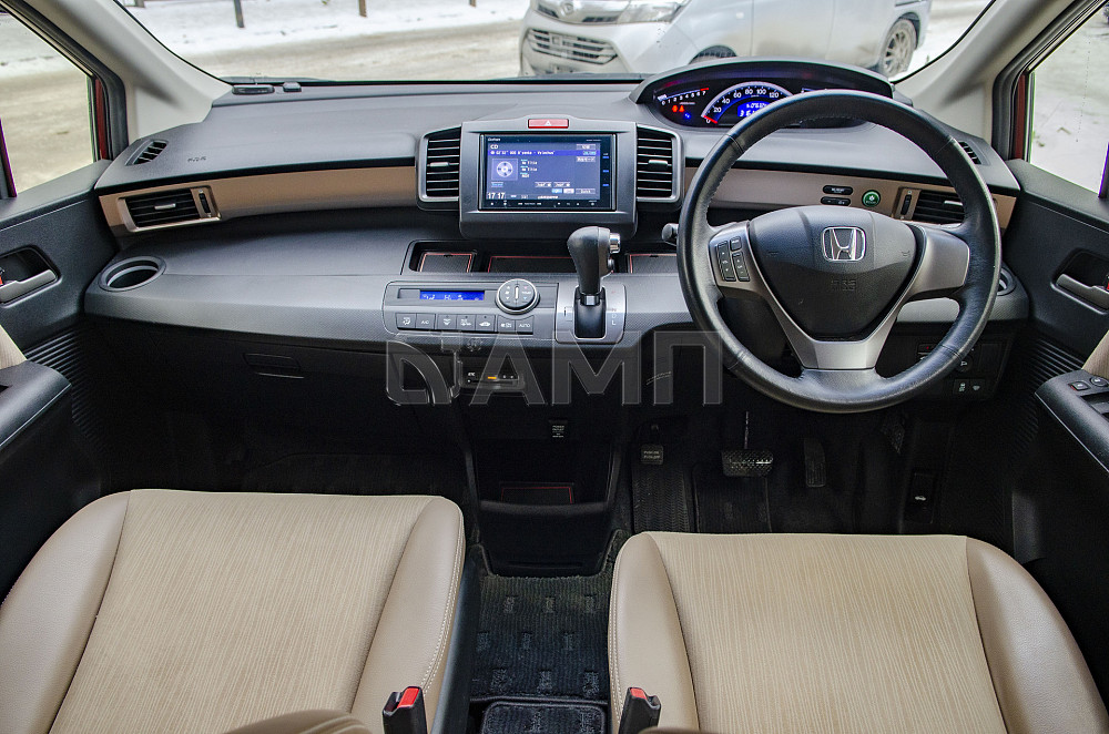Продам Honda Freed Новосибирск - изображение 3