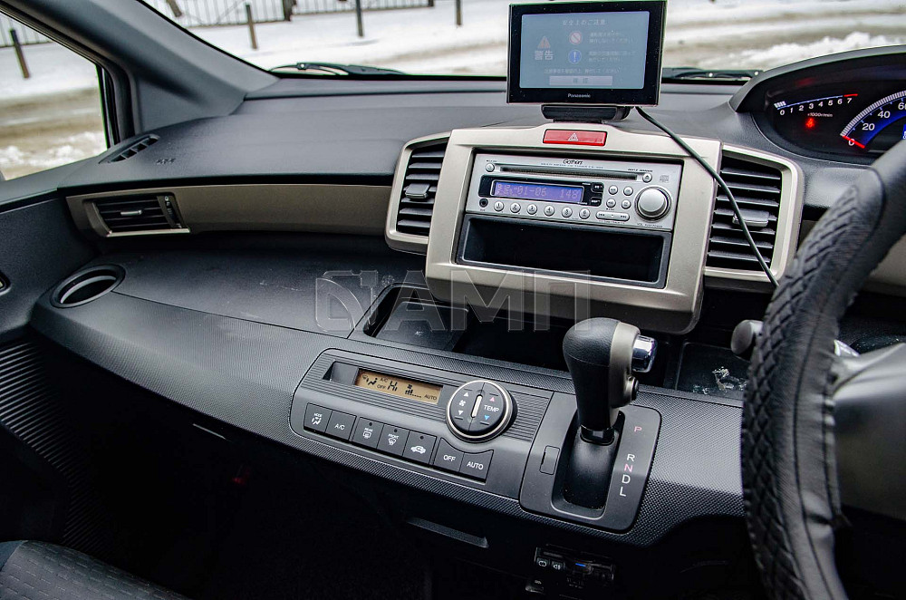 Продам Honda Freed Spike Новосибирск - изображение 4