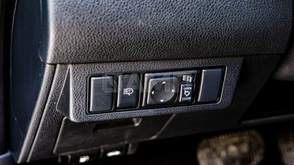 Продам Nissan Tiida Новосибирск - изображение 5