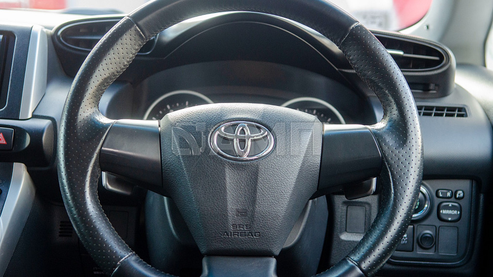 Продам Toyota Wish Новосибирск - изображение 4