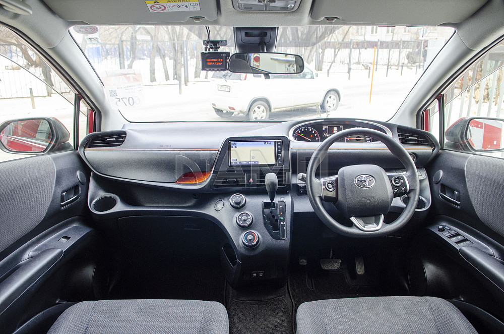 Продам Toyota Sienta Новосибирск - изображение 3