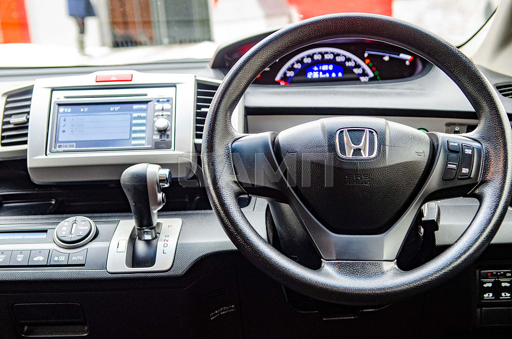 Продам Honda Freed Новосибирск - изображение 4