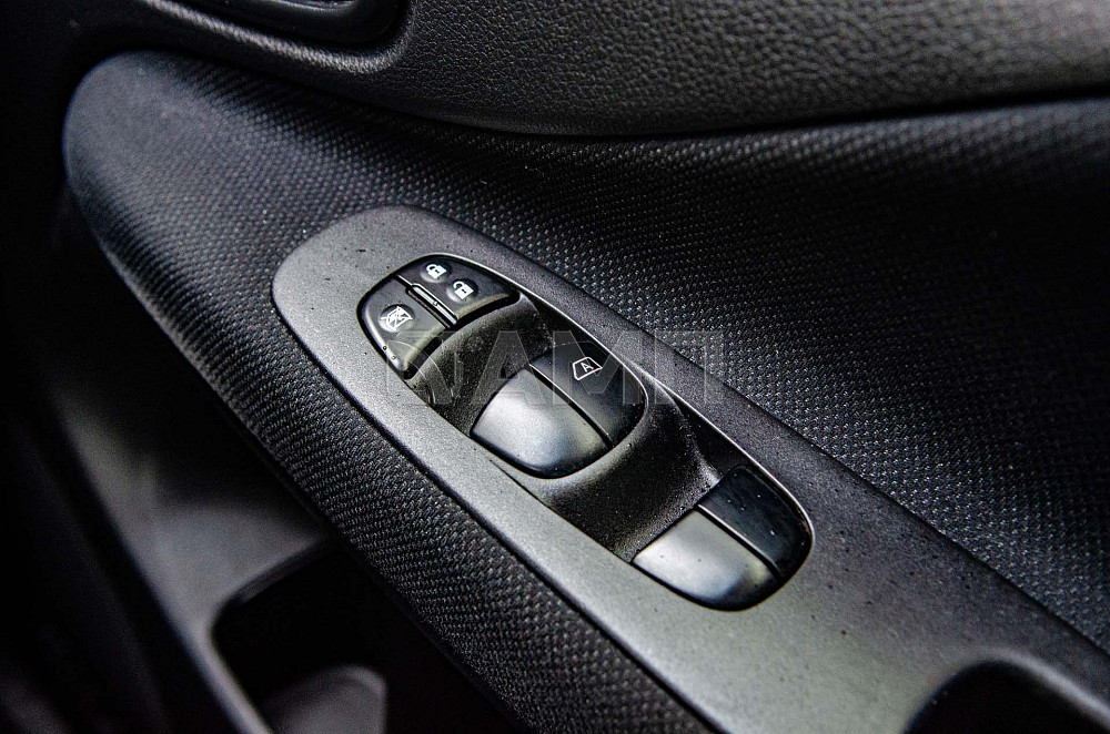 Продам Nissan Serena Новосибирск - изображение 9