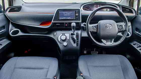 Продам Toyota Sienta Новосибирск